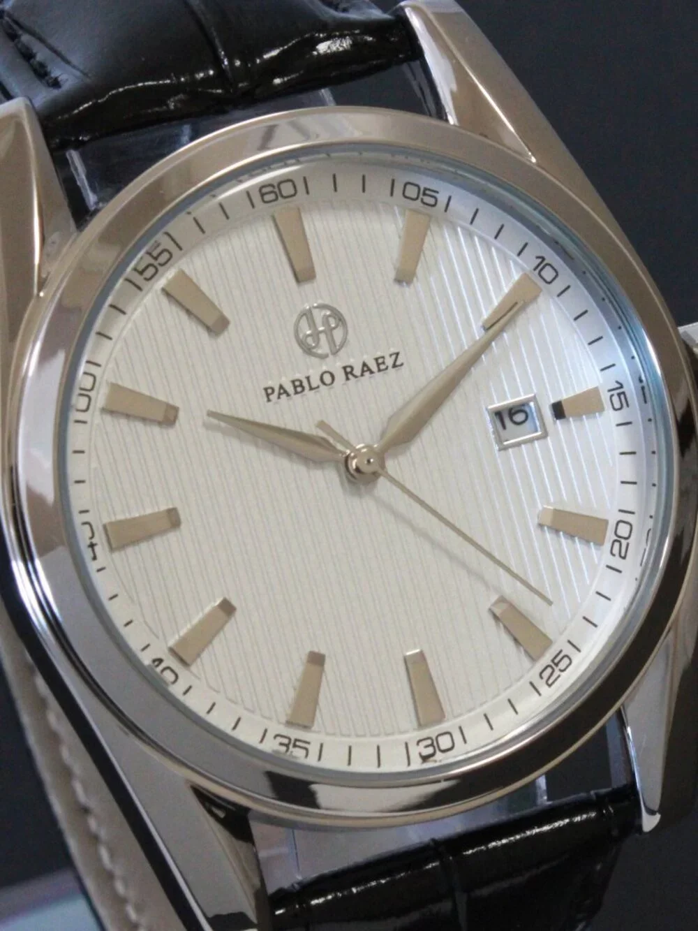 Men's Contemporary Dress Textured Dial Raised Indices Date Complication 41mm
